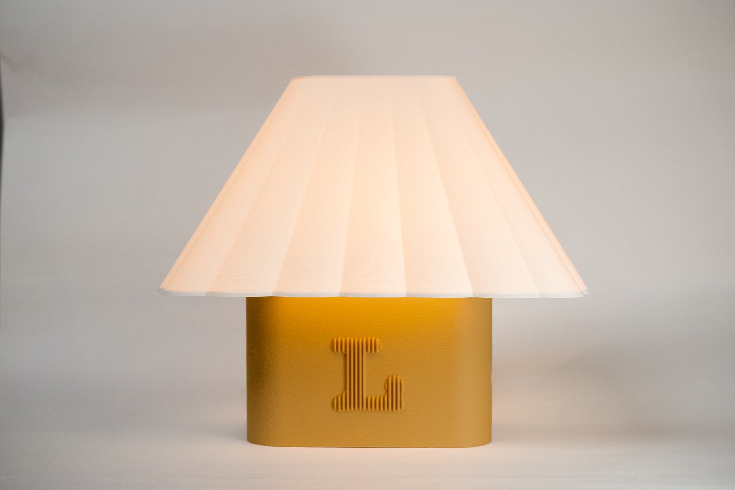 Luminária Acalanto com capinha vermelha para modo noturno bebê